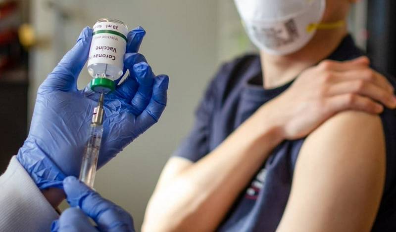Вопрос дня: почему Россия идет только на 35-м месте по темпам вакцинации от ковида?