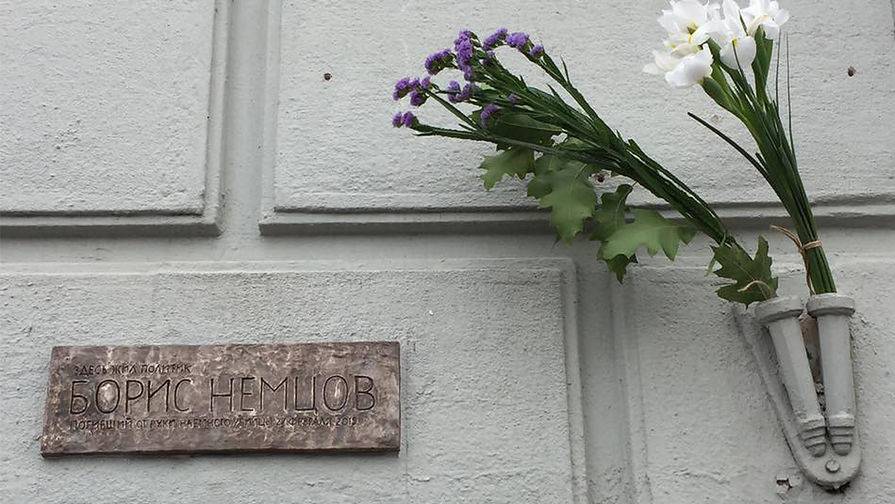 Акции памяти Немцова завершились в Москве и Санкт-Петербурге