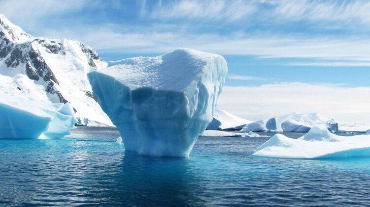 Размером в полтора Киева: от Антарктиды откололся гигантский айсберг. ВИДЕО