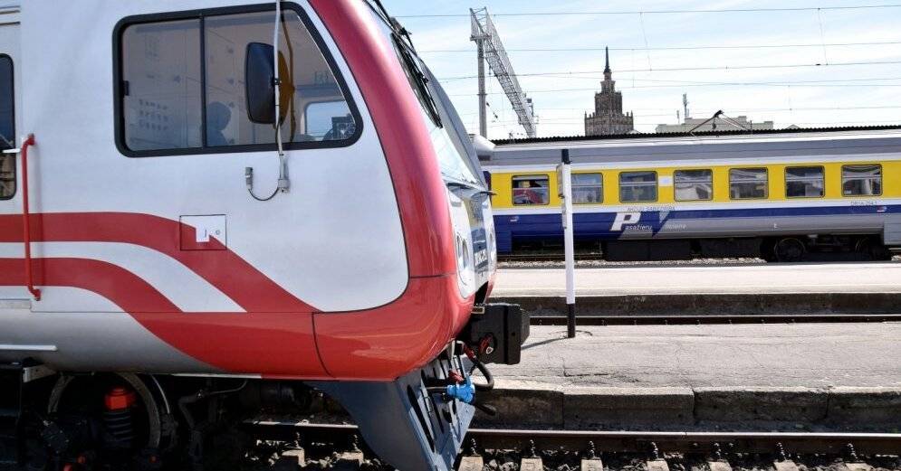 SPKC предупреждает: пассажир с Covid-19 ездил на поезде Рига-Лиелварде