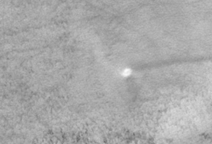 "Роскосмос" опубликовал снимки гигантских смерчей на Марсе