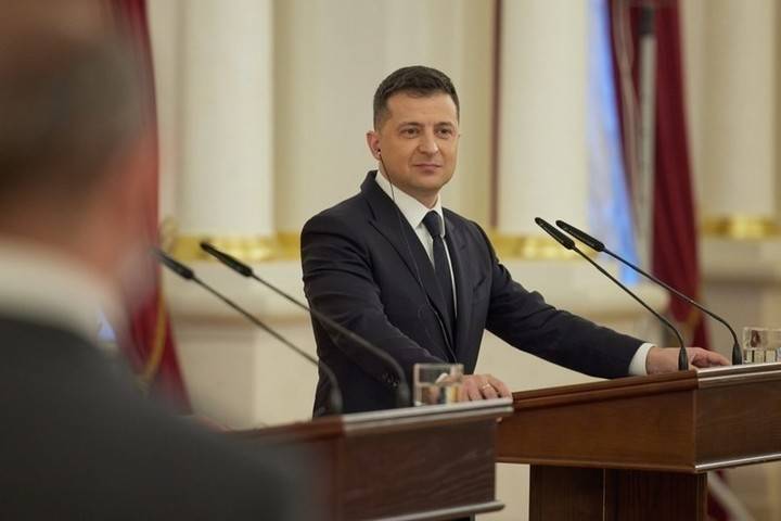 В Раде обвинили Зеленского в намерении «нивелировать конституцию»