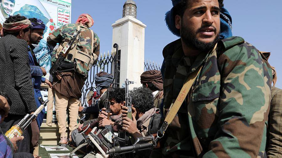 Саудовские ПВО перехватили пять дронов и ракету йеменских мятежников