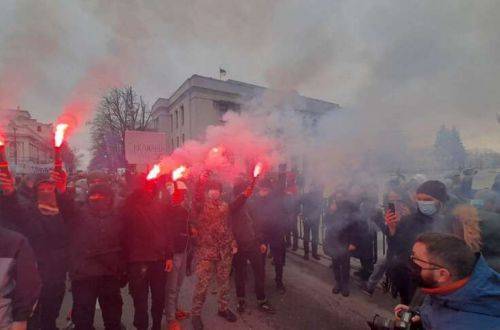 Пожар у Стерненко и "мирный" протест: главные события последних часов
