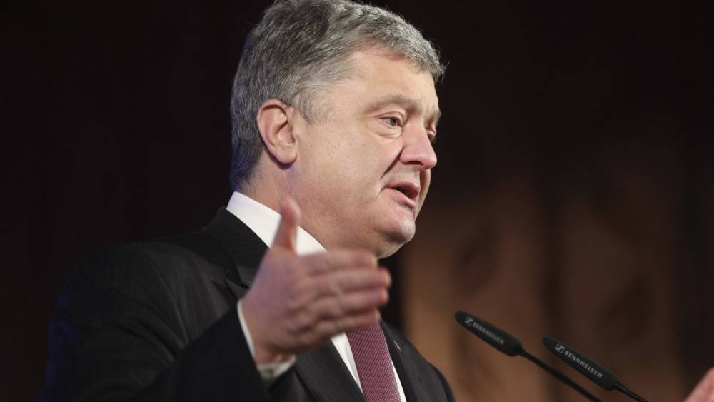 Порошенко заявил, что Кремль "обманул" жителей Крыма