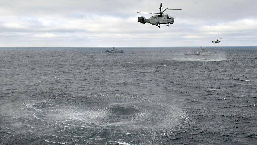 Вертолеты Ка-27 провели учения по поиску подлодки в Балтийском море