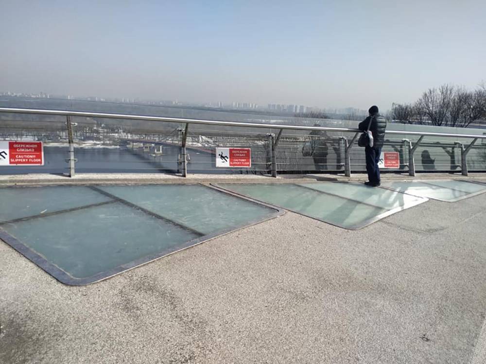 Опять устал: в Киеве на "мосту Кличко" снова обнаружили трещины – фото