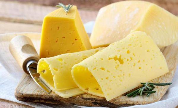 Тюменцам рассказали, как выбрать вкусный и качественный сыр