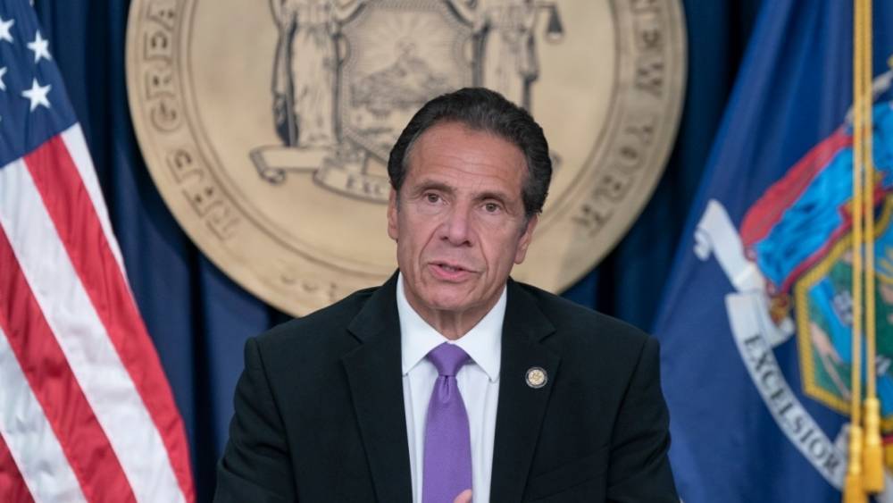 Губернатор Нью-Йорка потребовал независимого эксперта из-за обвинений в свой адрес