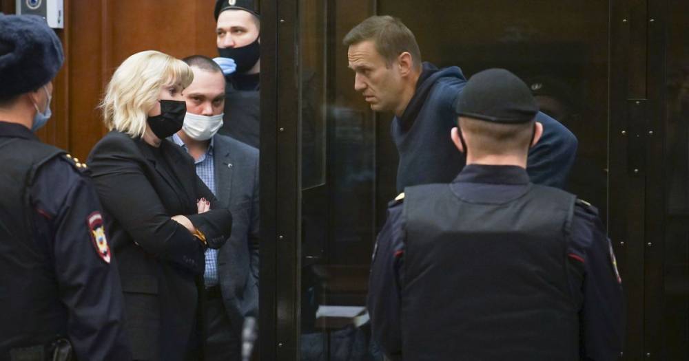 Критика Запада и протесты с задержаниями: реакция мира и россиян на решение суда о заключении Навального