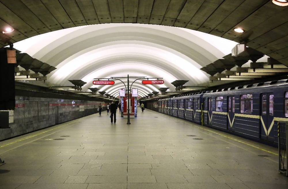 Четыре станции метрополитена Петербурга возобновили работу