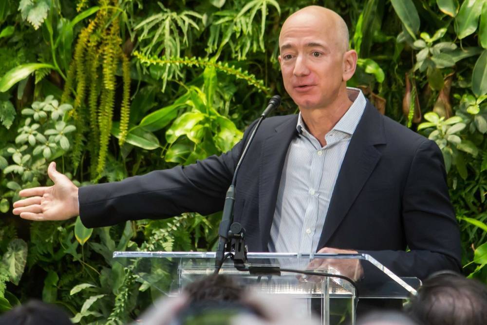 Миллиардер Джеф Безос покинет пост гендиректора Amazon