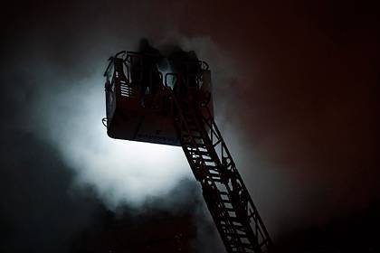 Трое пожарных пропали при тушении склада в Красноярске