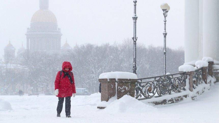 Циклон «Квирин» принес в Петербург сильный снегопад и пробки в девять баллов