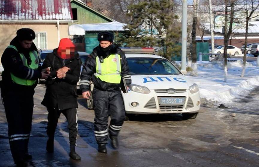 Пьяный россиянин угнал автобус и протаранил машины полиции