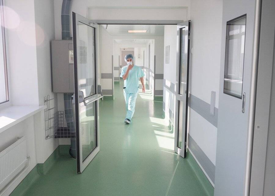 Московские врачи спасли младенца с застрявшей в глотке пустышкой