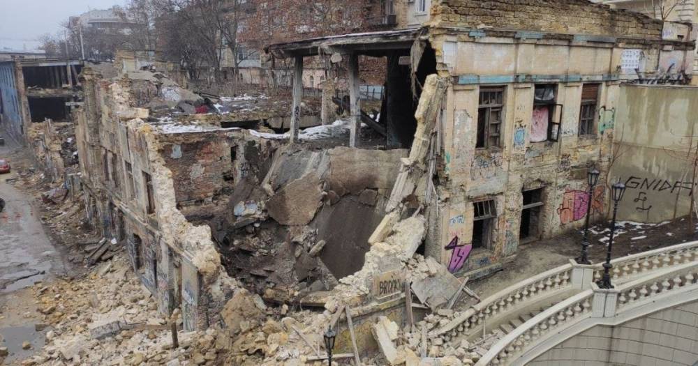 В Одессе обрушился очередной дом: появились фото