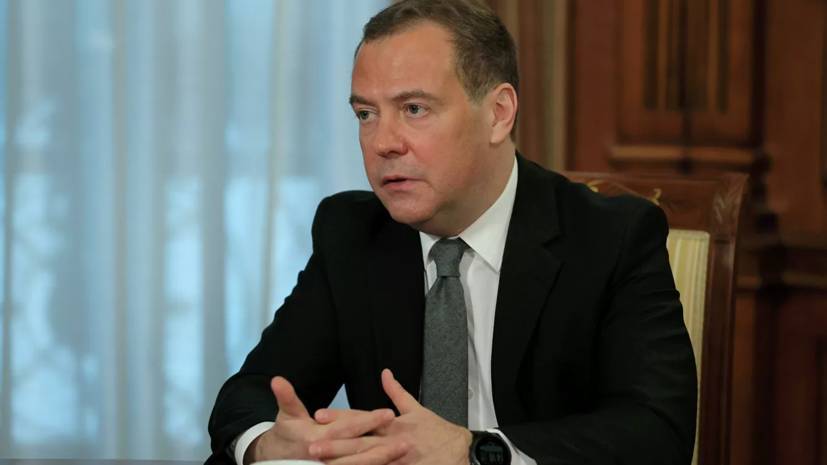 Медведев назвал число стран одобривших российскую вакцину от COVID-19