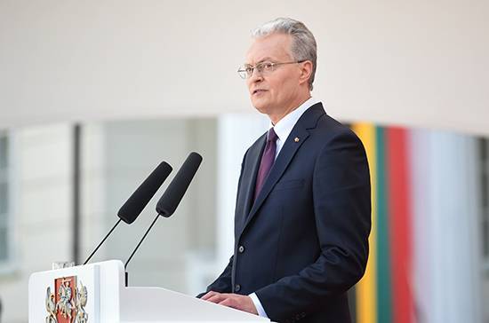 Президент Литвы требует ввести санкции против России