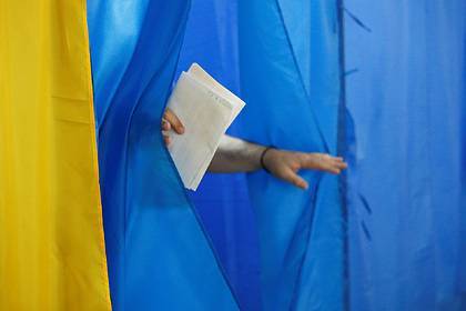 Большинство украинцев выступили за проведение досрочных выборов