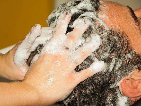 Сибиряка ищут за кражу шампуня, бальзама и лосьона для волос