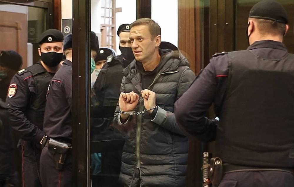Запад бьется в истерике по Навальному
