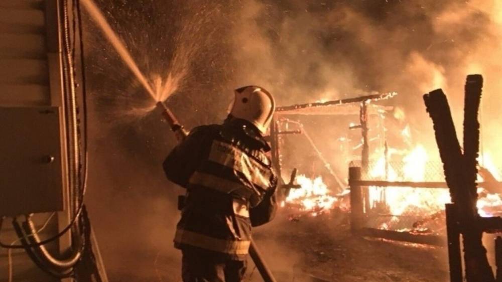 СК возбудил дело о гибели людей при возгорании склада в Красноярске