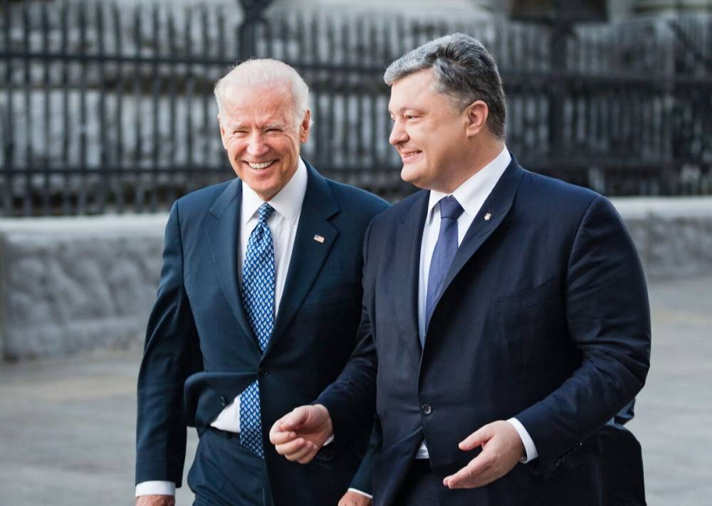 На Украине закрыли уголовные дела на Порошенко и Байдена