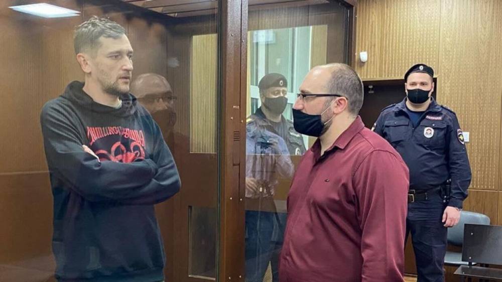 Следователи предъявили обвинение брату Навального