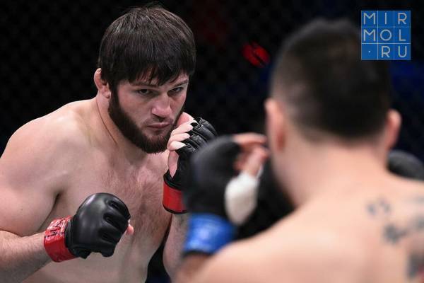 Боец Алиасхаб Хизриев дебютирует в UFC