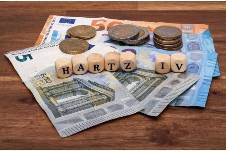 Германия: Политики требуют увеличения Hartz IV до 600 евро