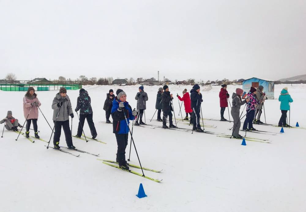 В Троицком возобновили лыжные тренировки для школьников