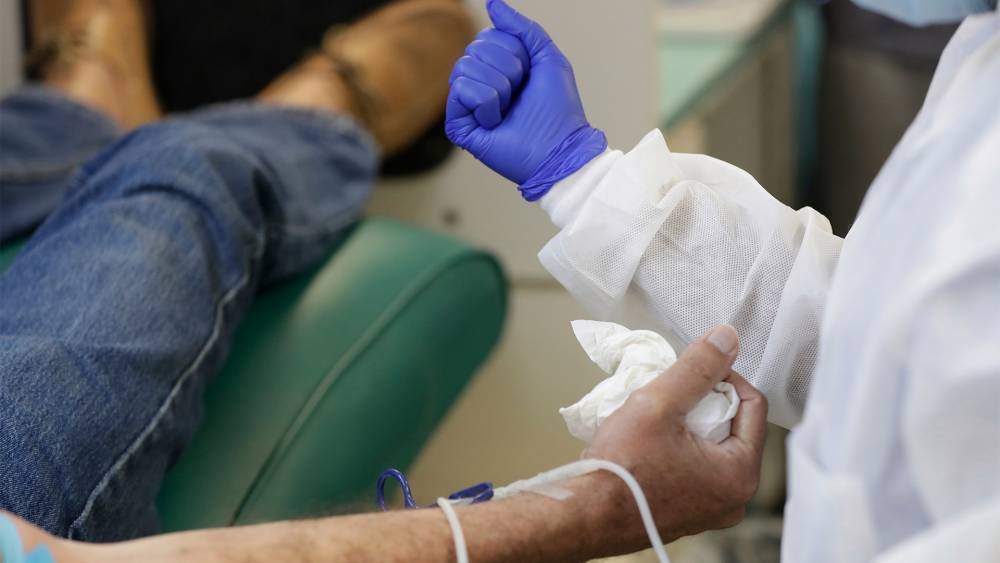 Более 700 литров антиковидной плазмы заготовили станции переливания крови Санкт-Петербурга