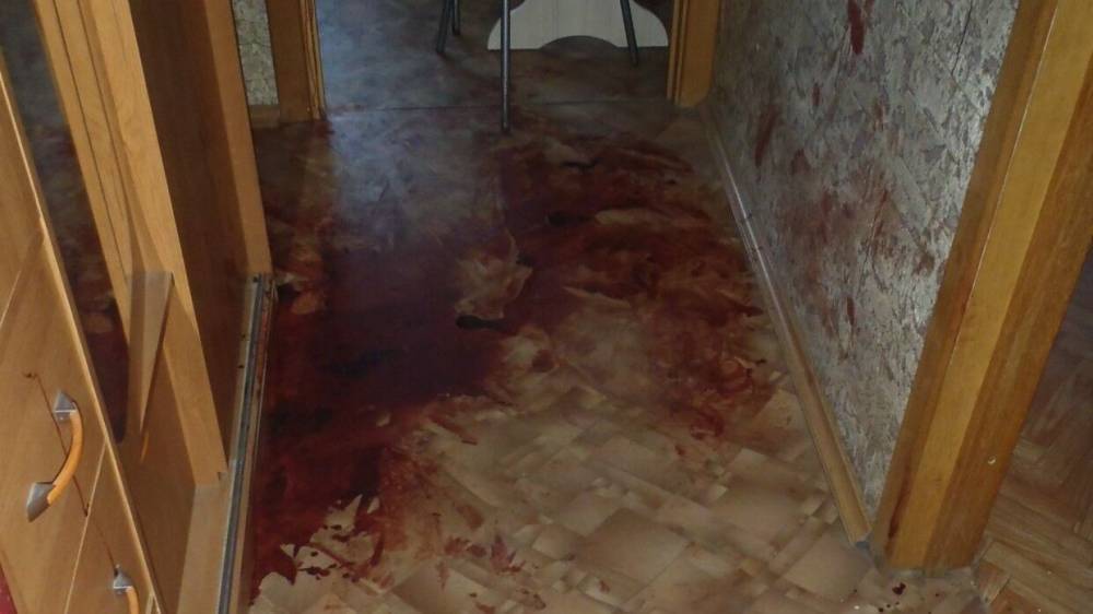 Житель Ленобласти нашел окровавленные трупы соседей в пустой квартире