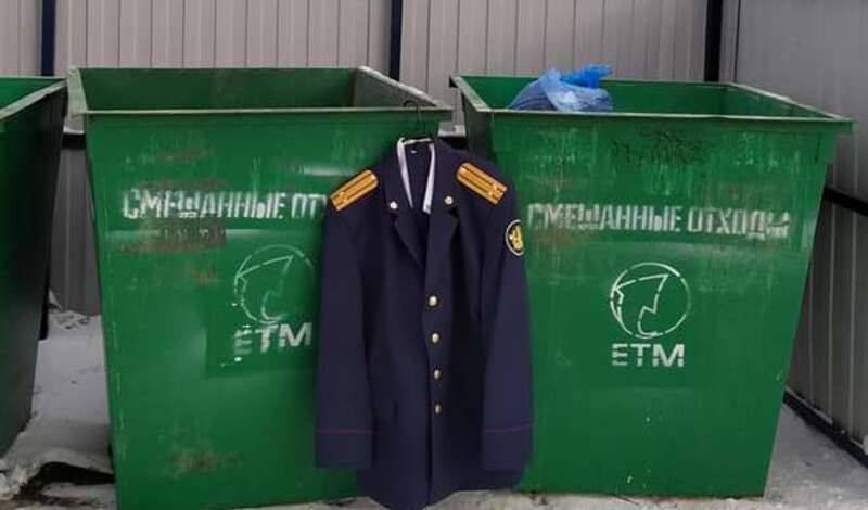 В Костроме пенсионер ФСИН сдал медали и выкинул форму после суда над Навальным