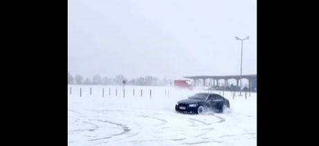 В Украине водитель BMW устроил мощный дрифт (ВИДЕО)