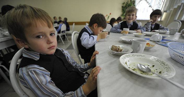 Конфеты вместо фруктов: что едят латвийские дети