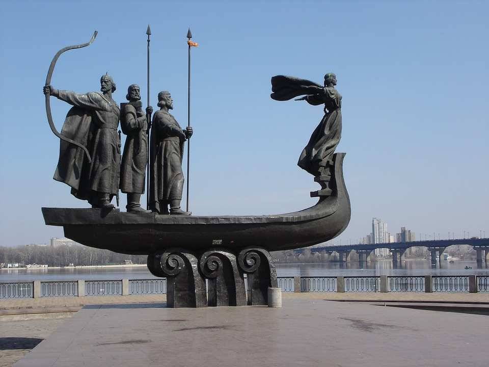 Донецкий художник Равиль Акмаев назвал Киев “самым продажным городом на планете”