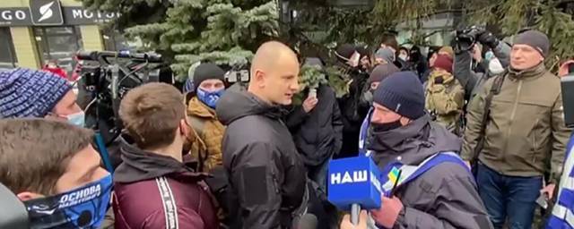 В Киеве националисты штурмовали здание телеканала «Наш»