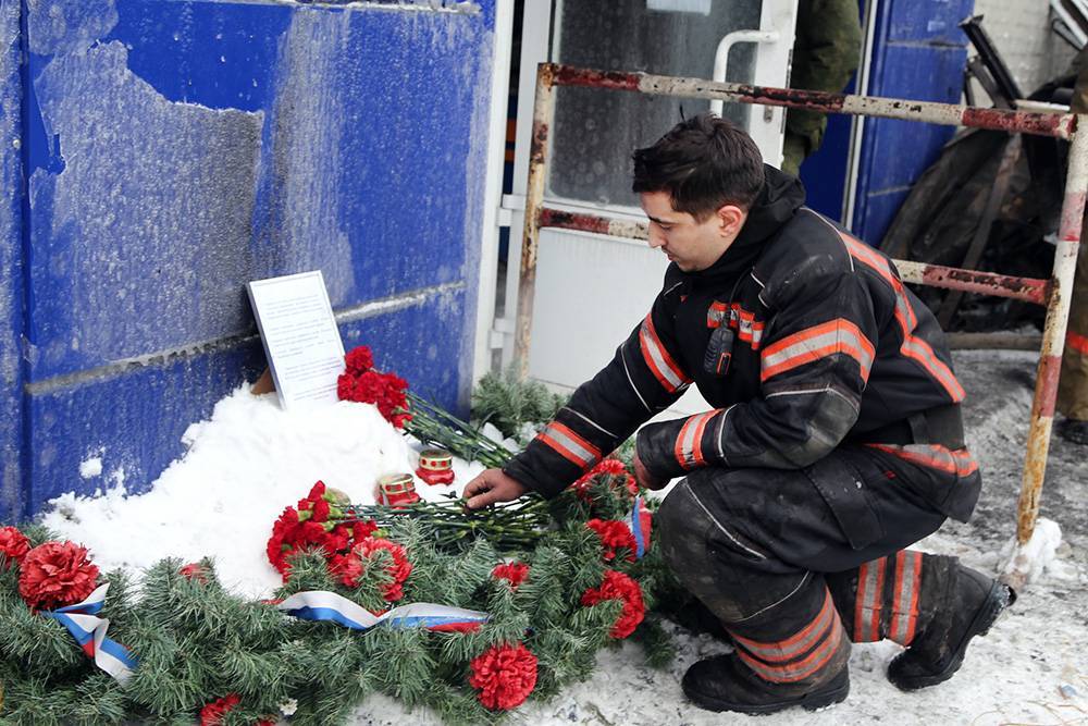 Путин посмертно наградил погибших в Красноярске спасателей