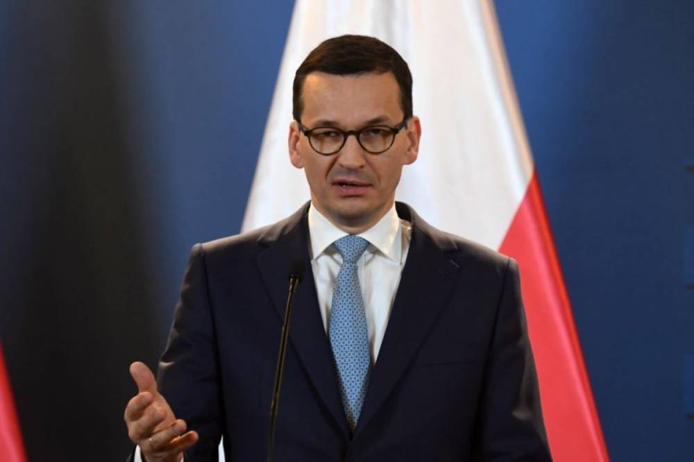 Сейчас Европа переживает третью волну коронавируса, - премьер Польши