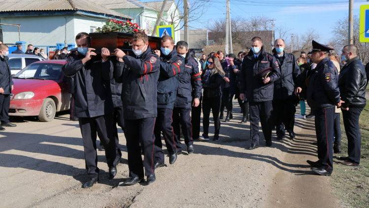 В Крыму простились с погибшими в ДПТ полицейскими
