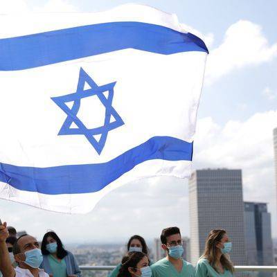 Израиль с марта начнет поэтапно возобновлять международный туризм