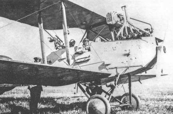 Первым авиалайнером был самолёт с открытой кабиной