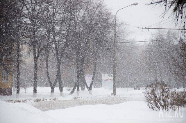 В Кузбассе за сутки выпало до 1,2 м снега