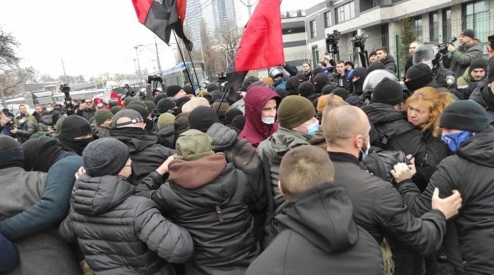 Протесты возле телеканала «НАШ»: полиция открыла уголовные производства по двум статьям