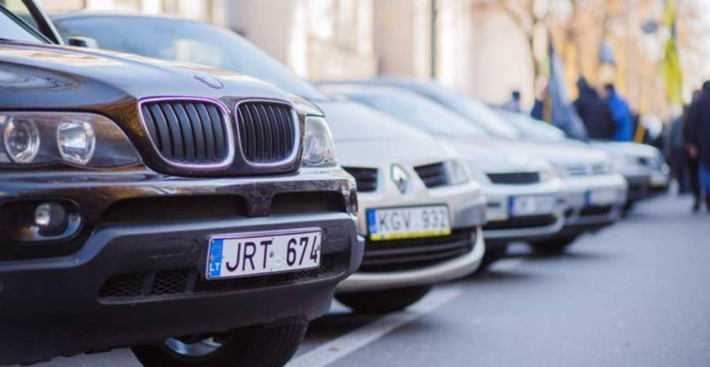 Поблажки для "евробляхеров": В Украине временно не будут штрафовать водителей авто на еврономерах