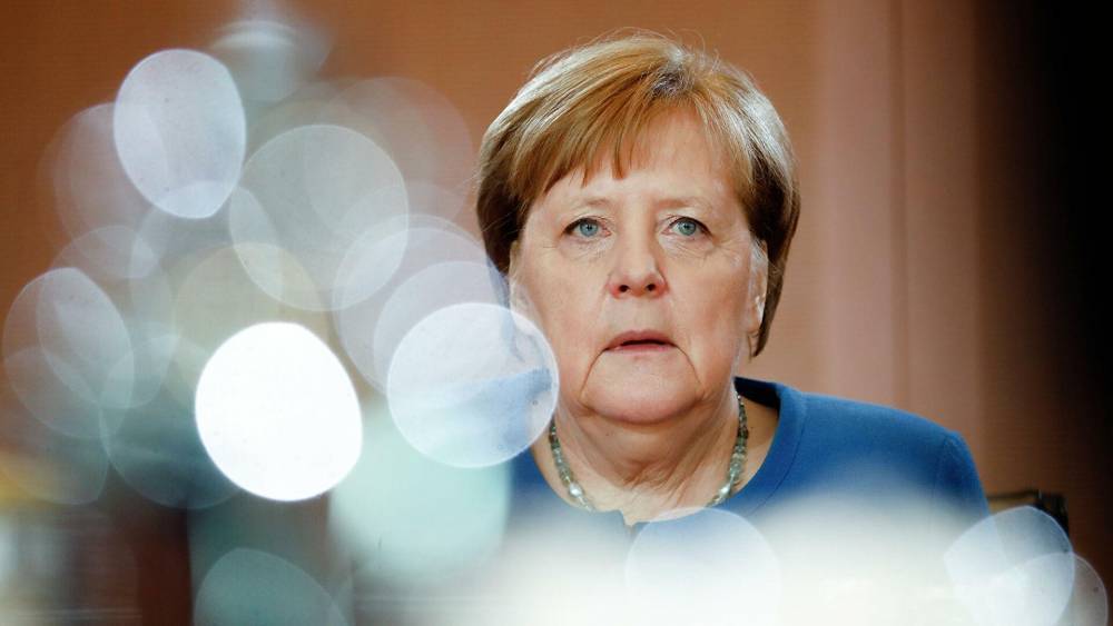 "Меркель приходится нелегко": немецкий политолог обратился к россиянам
