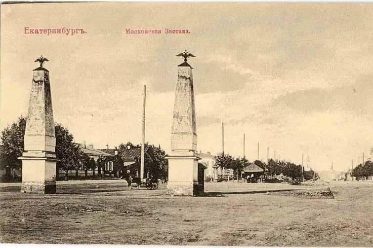 В Екатеринбурге восстановят гранитные обелиски, снесенные 100 лет назад
