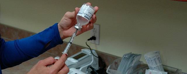 Украина проведет вакцинацию граждан от COVID-19 до конца 2021 года